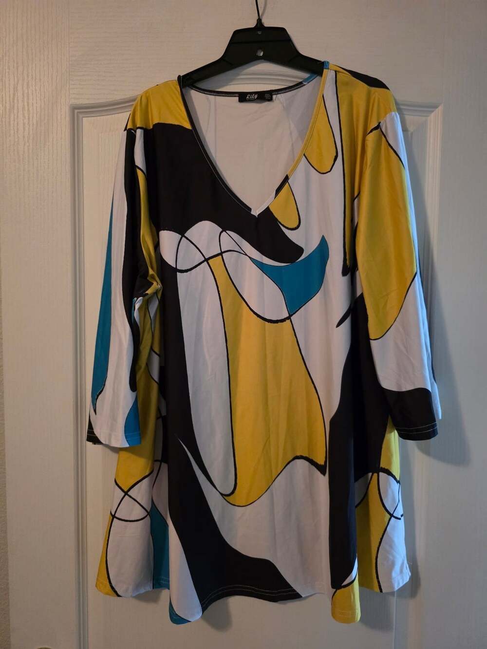 Lily by Firmiana Tunic Top Size 3XL Multi Abstract Art V Neck
